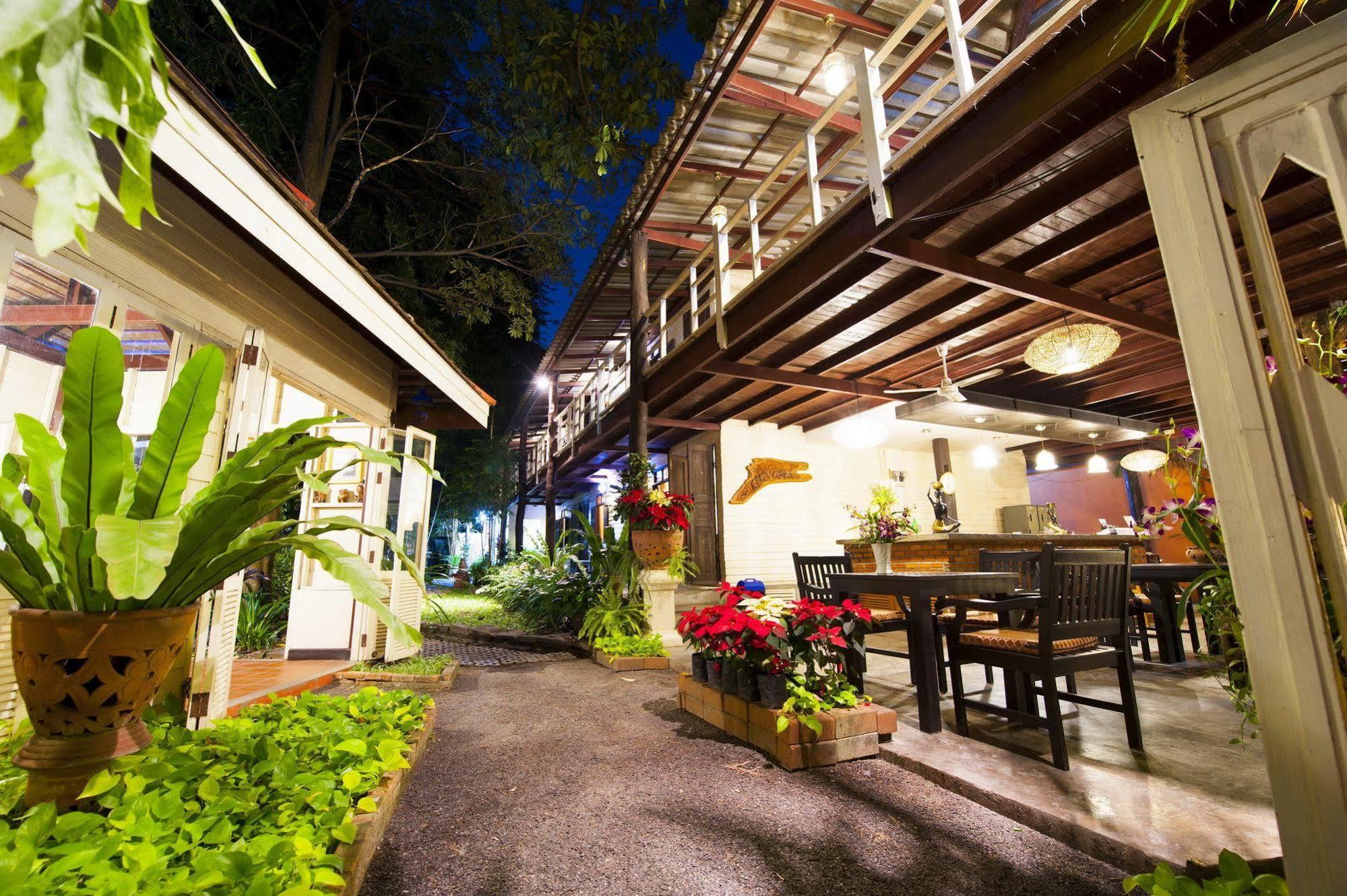 Smile House Boutique Hotel Chiang Mai Exterior foto